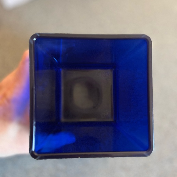 Teleflora Square Blue Glass Vase - Picture 4 of 5